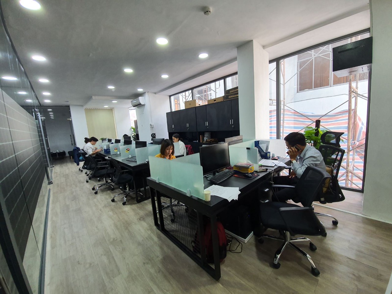https://noithat190.com/cum-ban-lam-viec-6-nguoi-giai-phap-cho-van-phong-hien-dai/