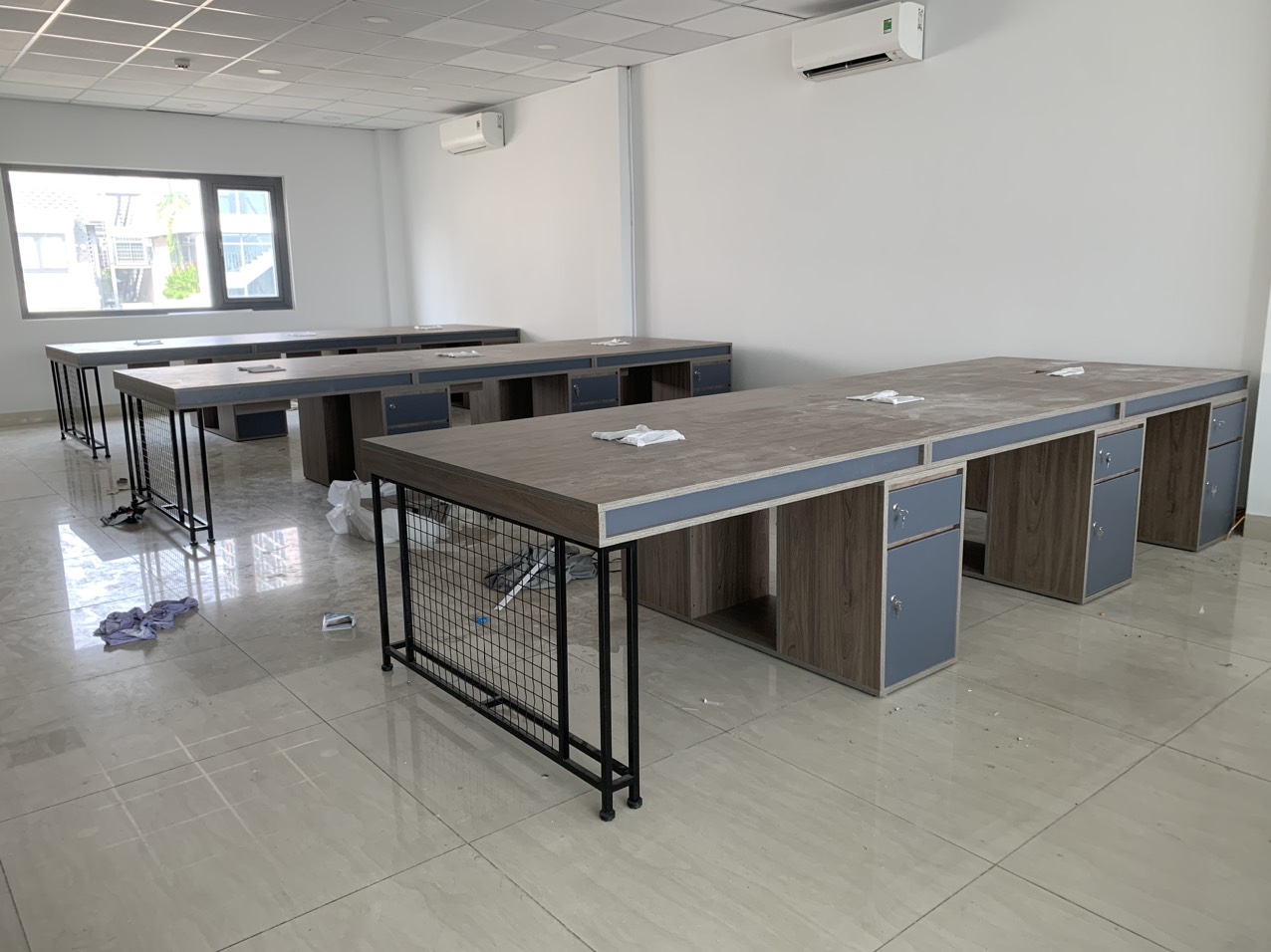 https://vinaoffice.com/blogs/thiet-ke-va-thi-cong-noi-that-van-phong-chuyen-nghiep-tai-tphcm.html?srsltid=AfmBOopZsSwQY_OJEtCT1tAvGIjSEjQRO1C3ku-jvyoWkfXhKlHEuXG0