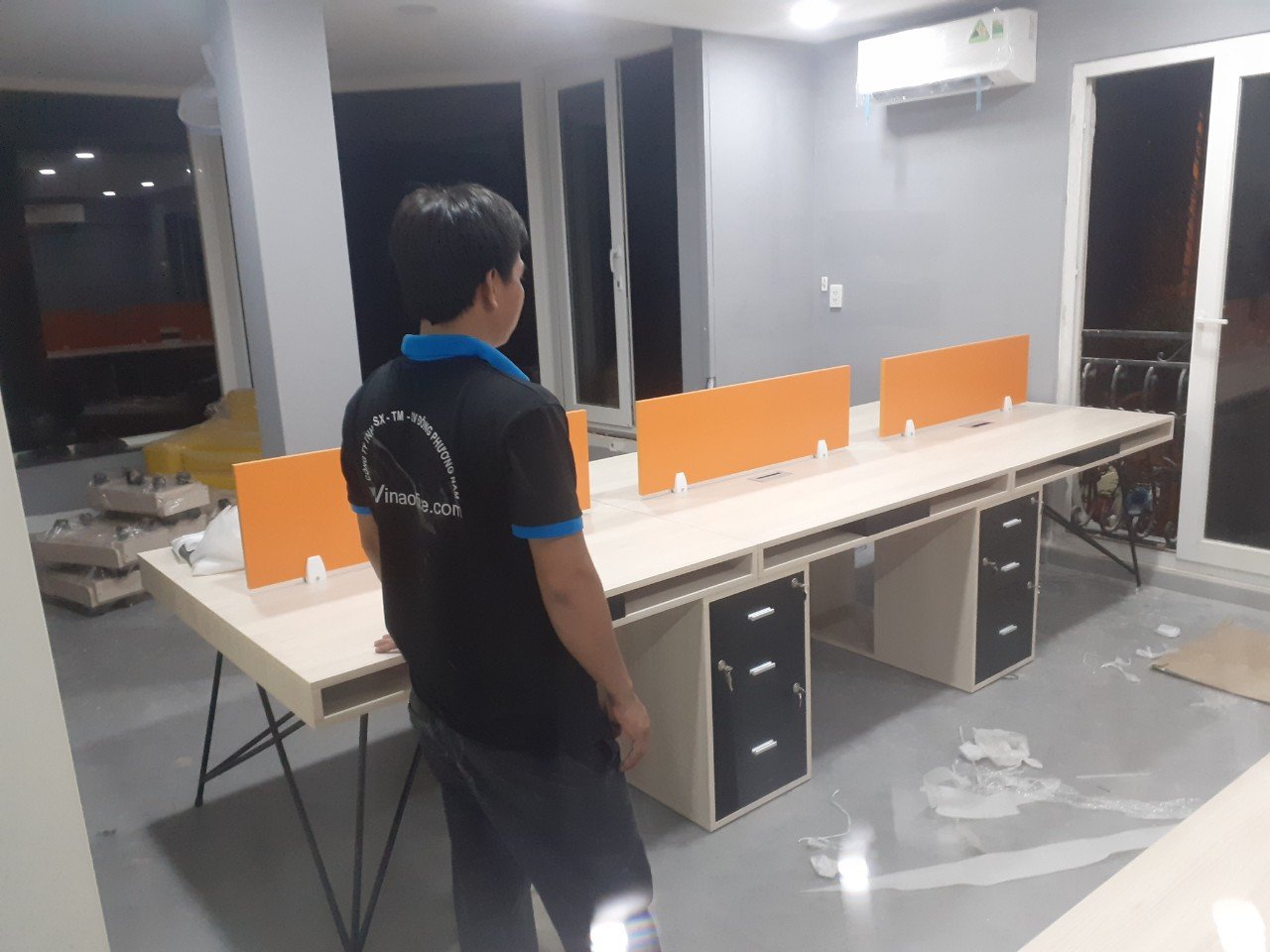 Cung cấp số lượng lớn bàn văn phòng chất lượng cao 2